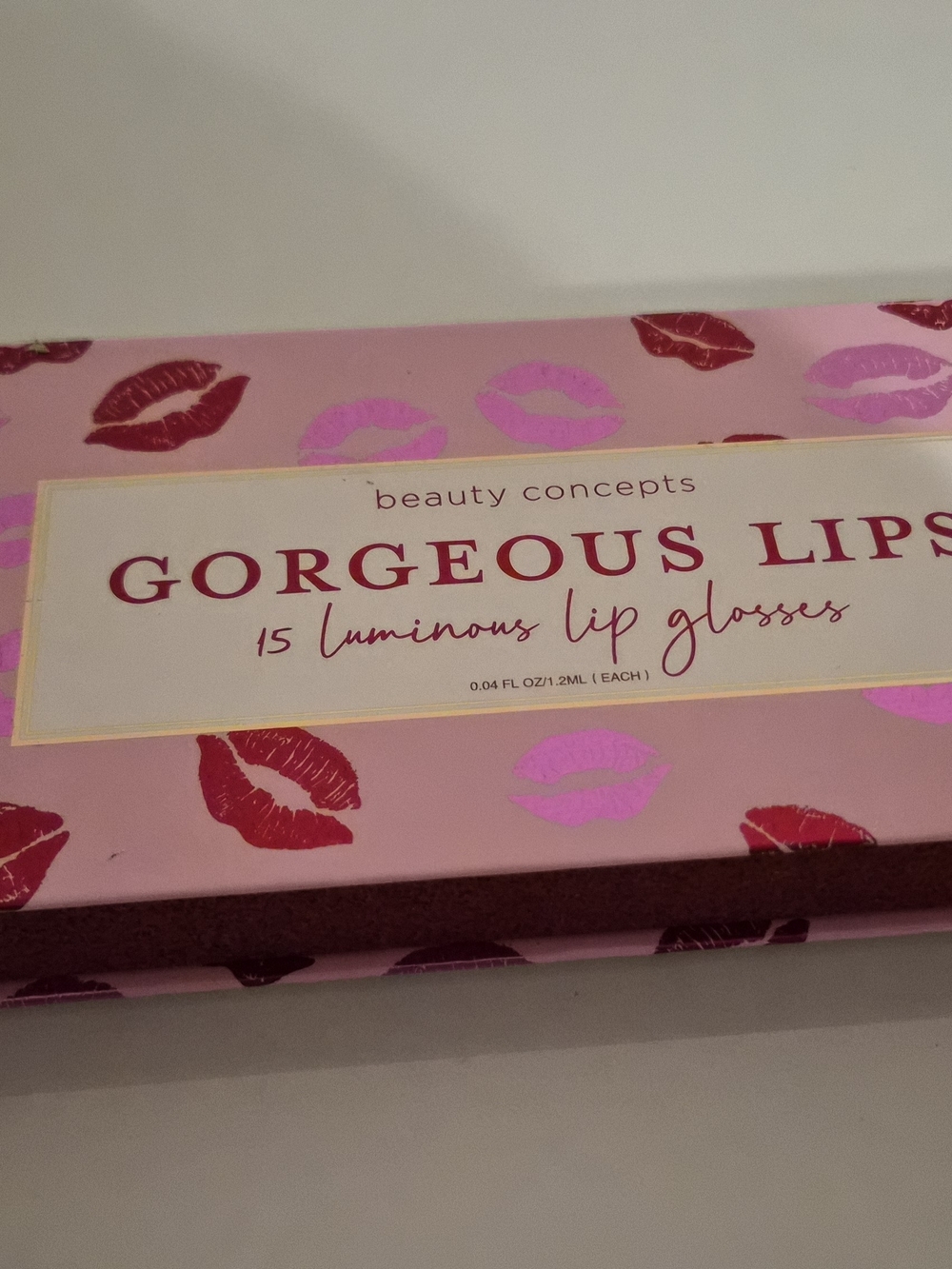 Beauty Concepts Gorgeous Lips 15-Piece Lip Gloss Set - Pink & Red Shades - Picture 3 of 10